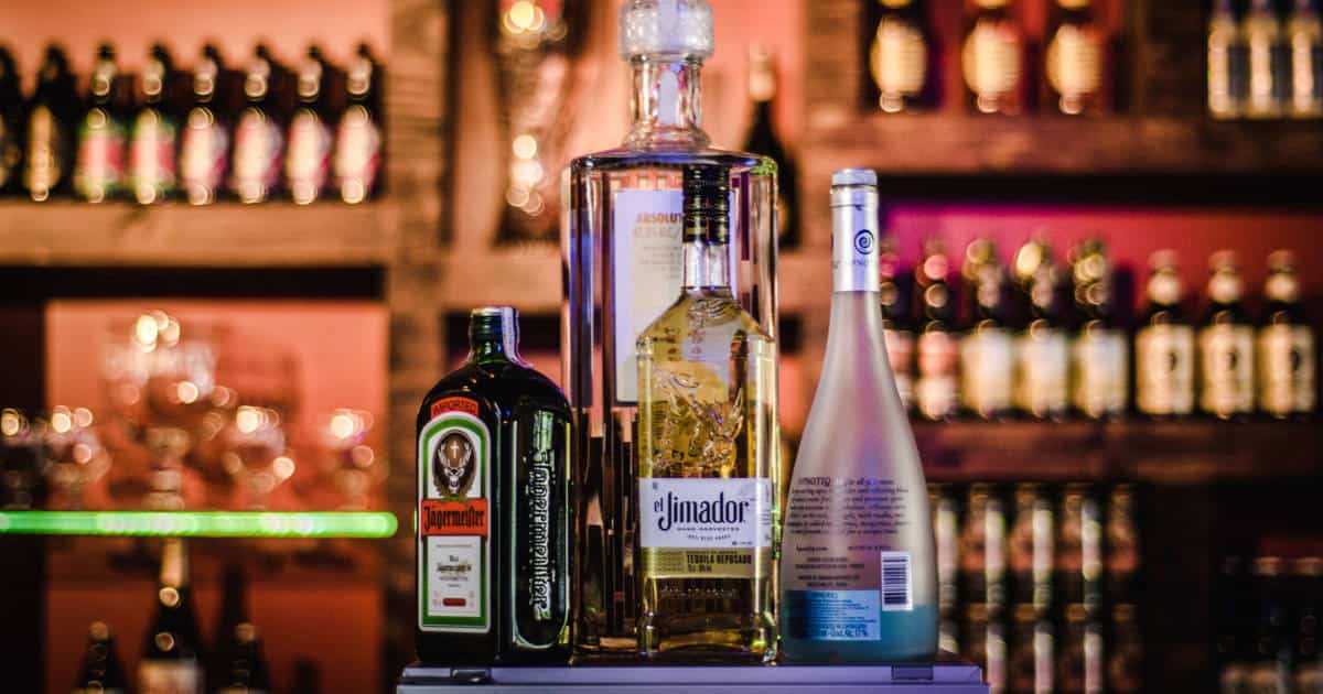Drink Etiquette: How To Order Mixed Drinks At A Bar