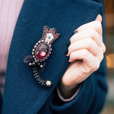How to wear a brooch, according to style experts