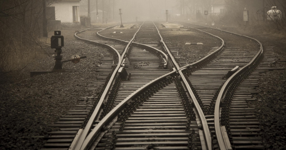 railroad tracks change station