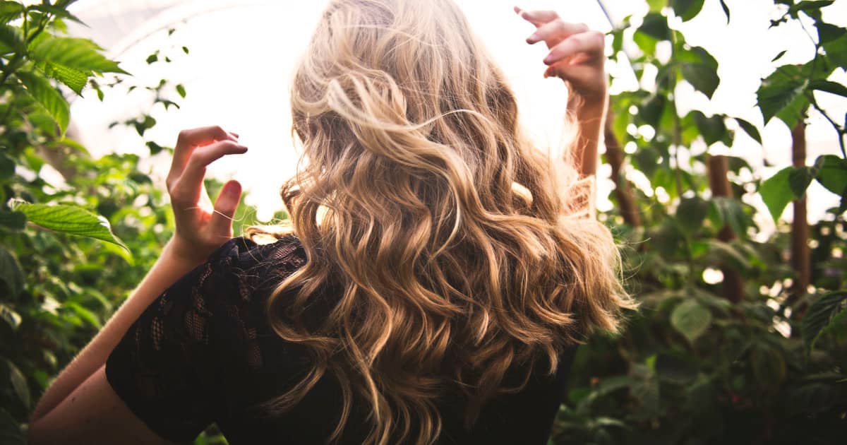 is curly hair professional enough for interviews - image of a young beautiful woman with curly hair