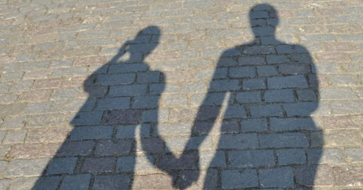 best dating advice for professional women - image of a shadow couple holding hands
