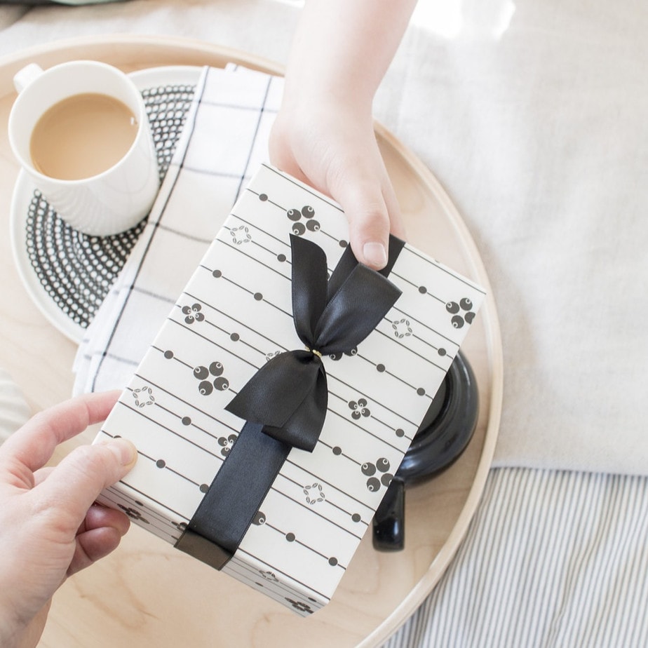 How to Buy Jewelry For The Women In Your Life
