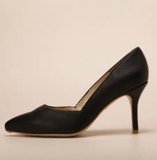 Vegan workwear: black pumps