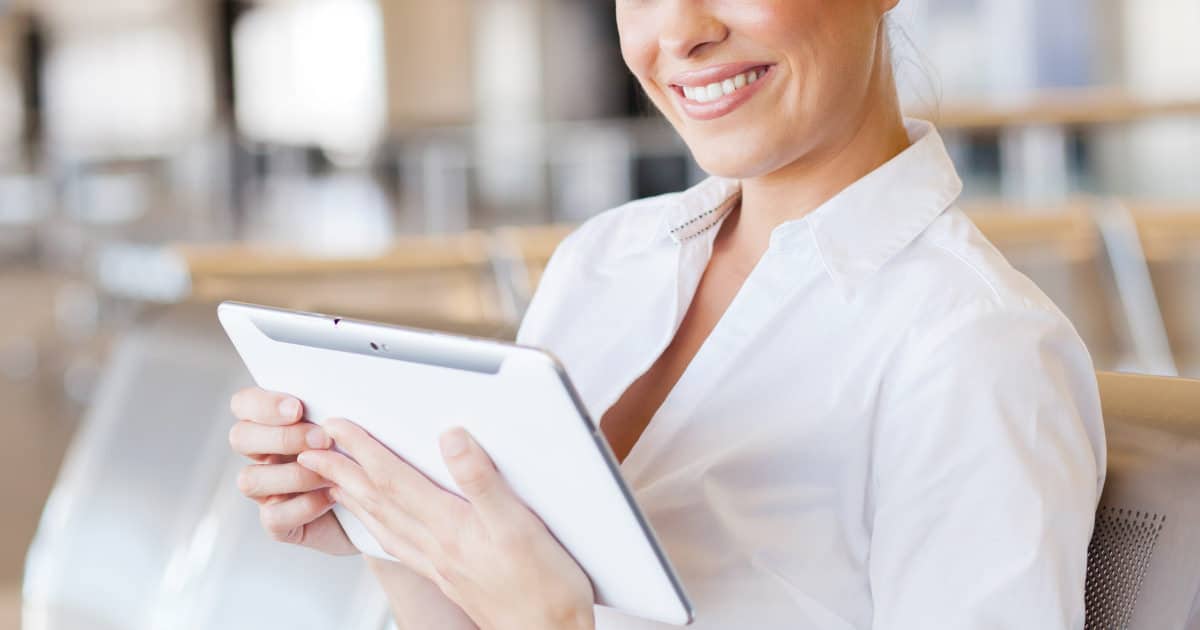 best solutions for gaping blouses - image of a businesswoman with an ipad in front of her gaping dress shirt