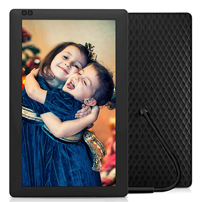 WiFi photo frame shows two girls hugging in front of a Christmas tree