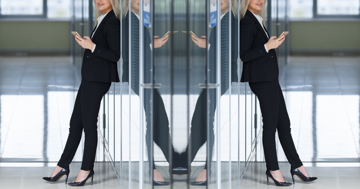 How to Look Stylish in a Pants Suit 