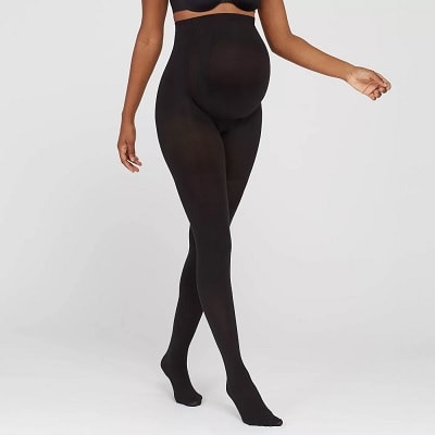 pregnant woman wearing maternity tights