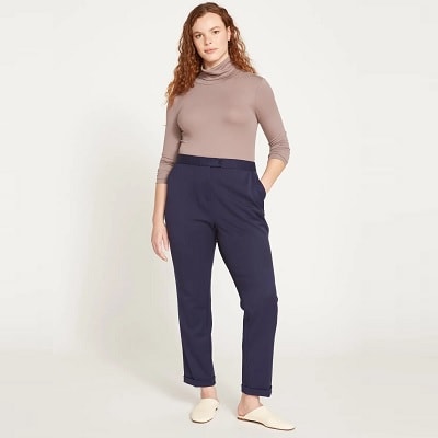 Navy pants with elasticated waistband and cuffs at the hem