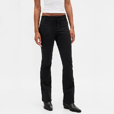 A woman wearing a pair of black lean pants