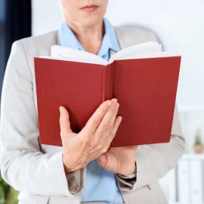 woman manager reading a great book on leadership for women